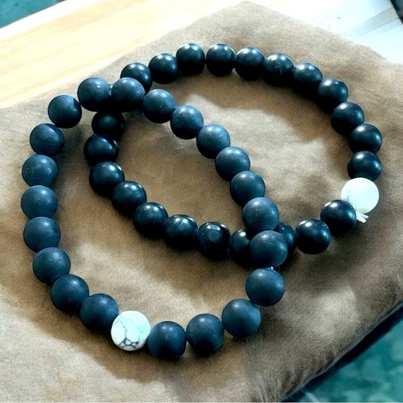 NWT UNISEX BLACK ONYX &  HOWLITE BEADED BRACELETS - Picture 1 of 5